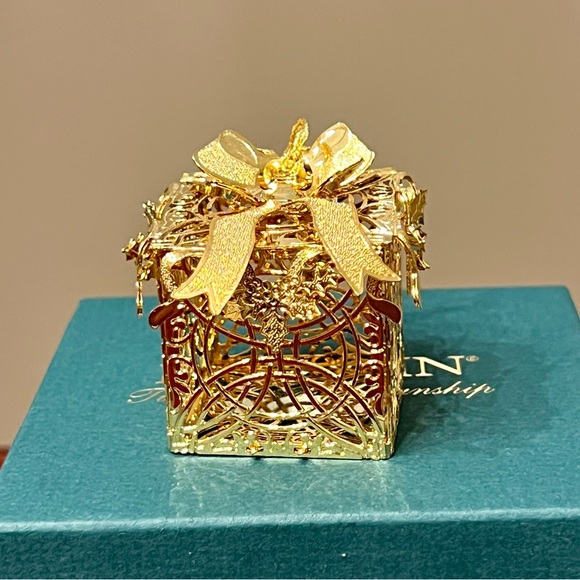 Vintage Baldwin Brass Elegant Gift Box Ornament 24KT Gold Finish 1998 - Picture 4 of 10